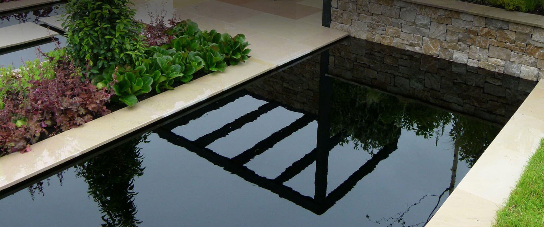 Pond dyes to control algae in ponds, lakes and fisheries Dyofix Pond Dyes